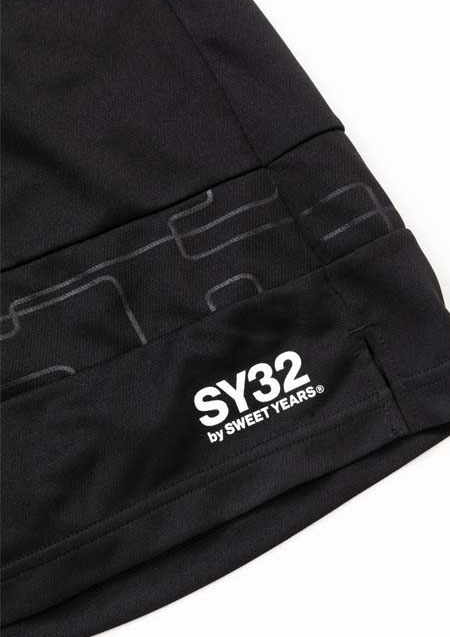 SY32 EMBOSS GEOMETRY SHORT PT 14363 | BLACK