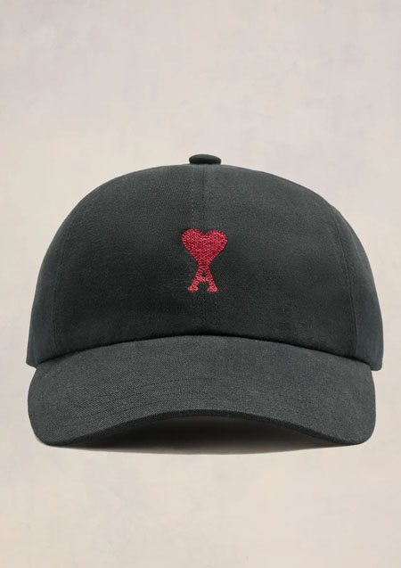 AMI PARIS RED ADC EMBROIDERY CAP | WOOL TRICOTINE BLACK