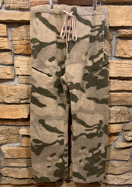 FOG ESSENTIALS 22FW FLEECE PANTS | CAMO