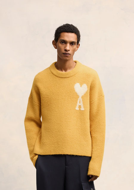 AMI PARIS LOGO CREW NECK KNIT | 724MUSTARD